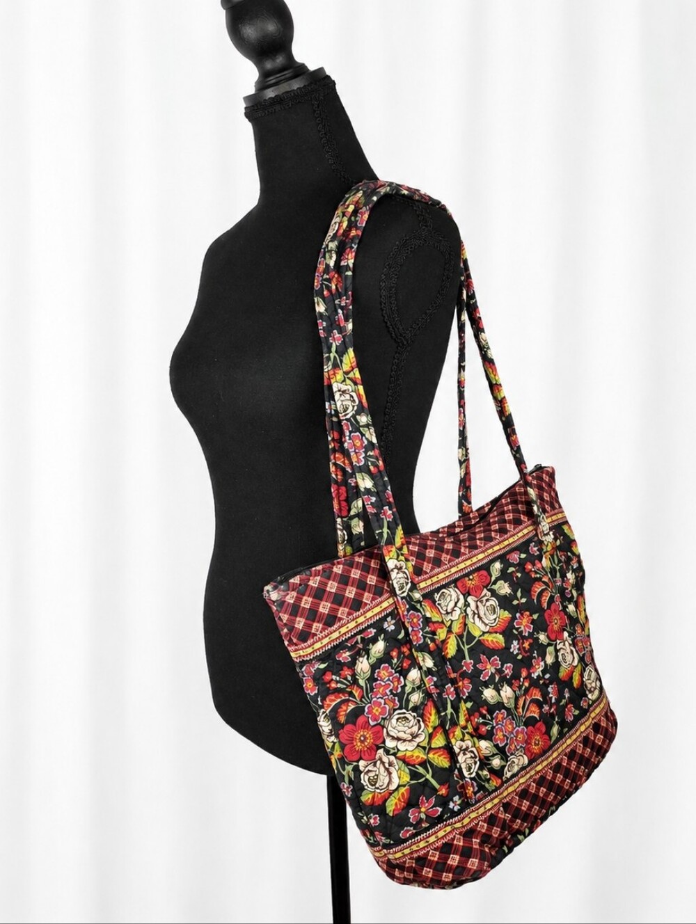👜 Vera Bradley Black Red Floral Quilted Large Tote Shoulder Bag Vintage Style - Picture 3 of 5